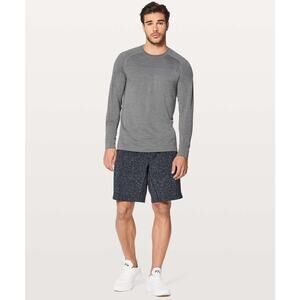 Lululemon Metal Vent Tech Long Sleeve. Size L EUC Gray